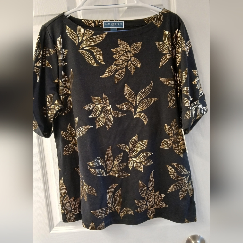 Karen Scott Woman Black Boat Neck Tee with Gold Foil Floral – Size 1X (New with